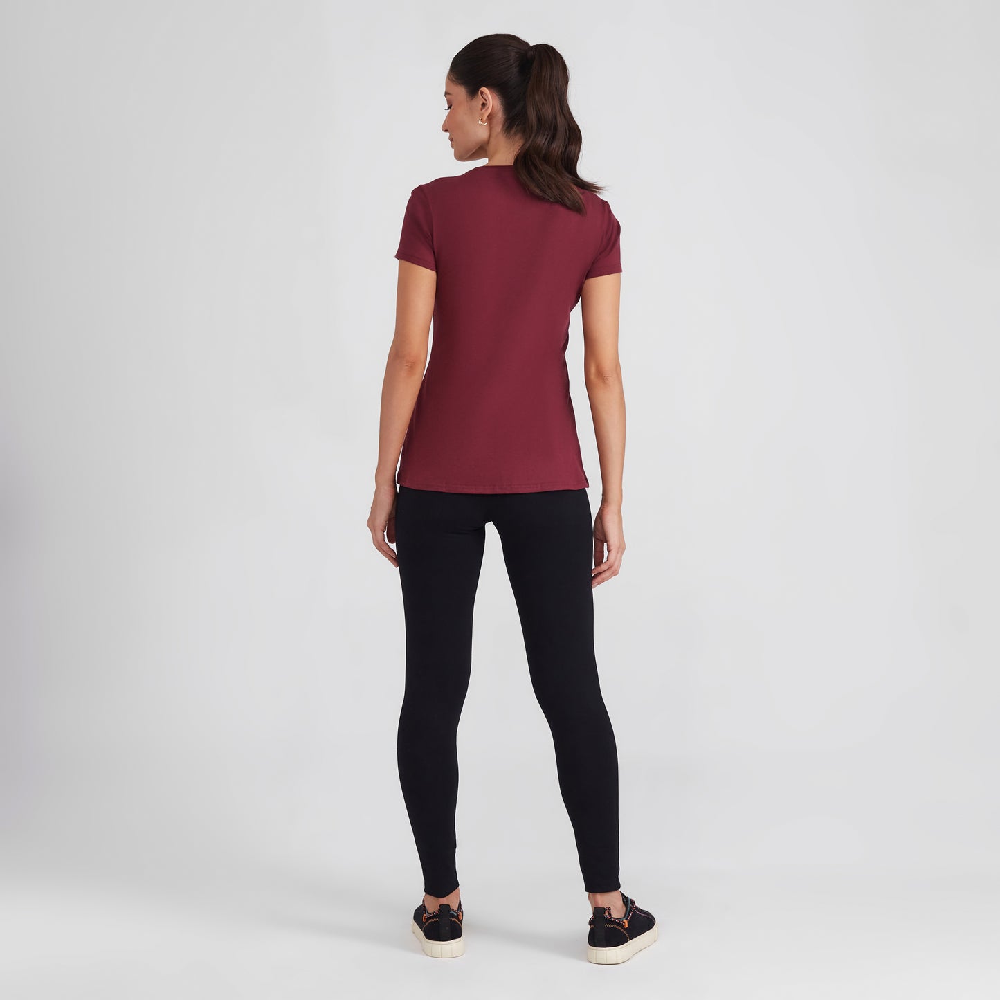 Camiseta Slim Gola V Feminina - Vermelho Vinho