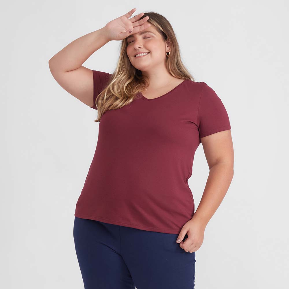 Camiseta Babylook Algodão Premium Gola V Plus Feminina - Vermelho Vinho
