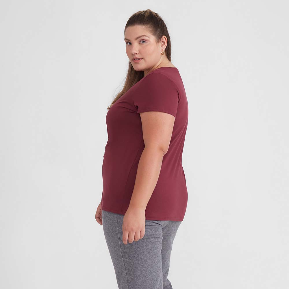 Camiseta Básica Plus Feminina - Vermelho Vinho