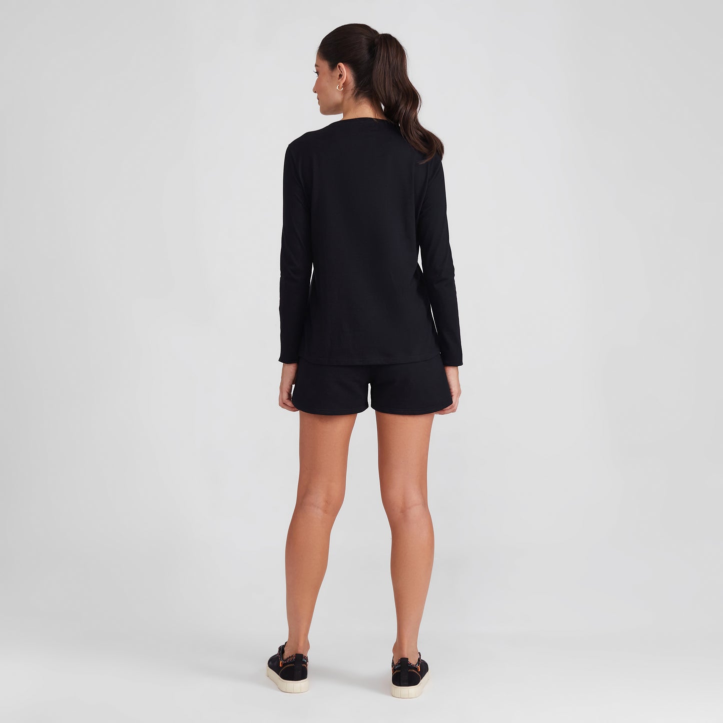 Camiseta Básica Manga Longa Feminina - Preto