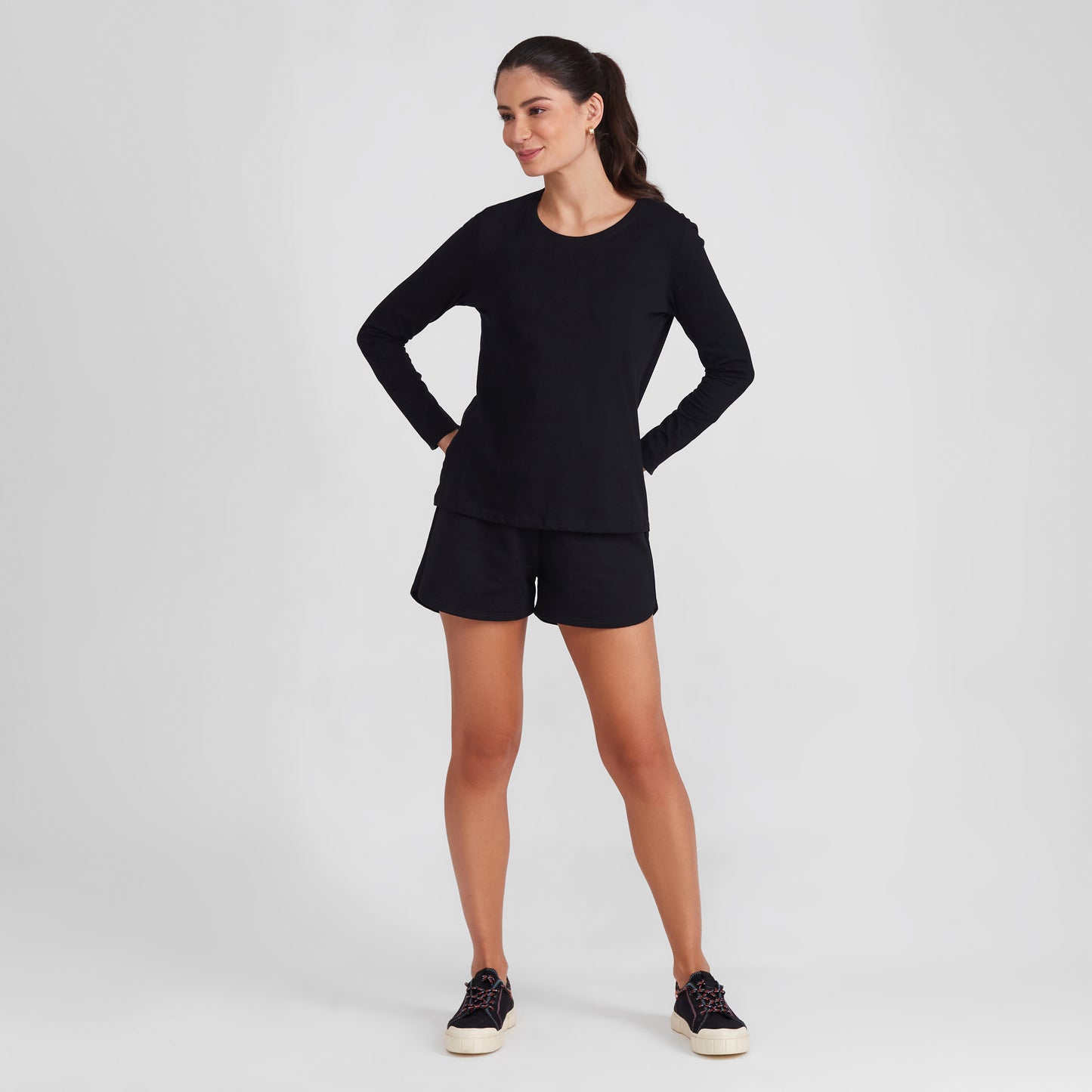 Camiseta Básica Manga Longa Feminina - Preto