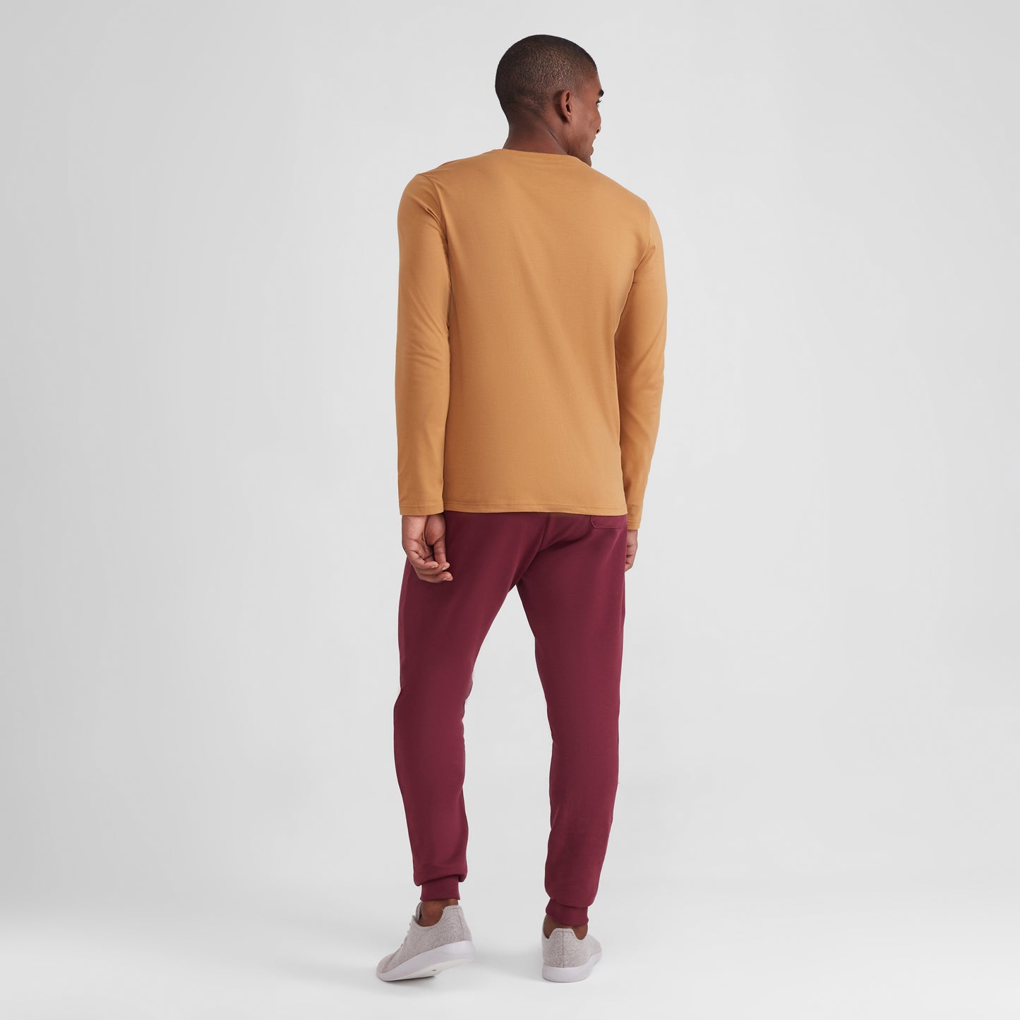 Camiseta Básica Gola V Manga Longa Masculina - Ocre