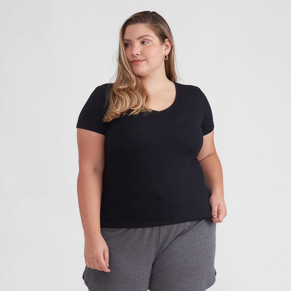 Camiseta Pijama Gola C Plus Feminina - Preto