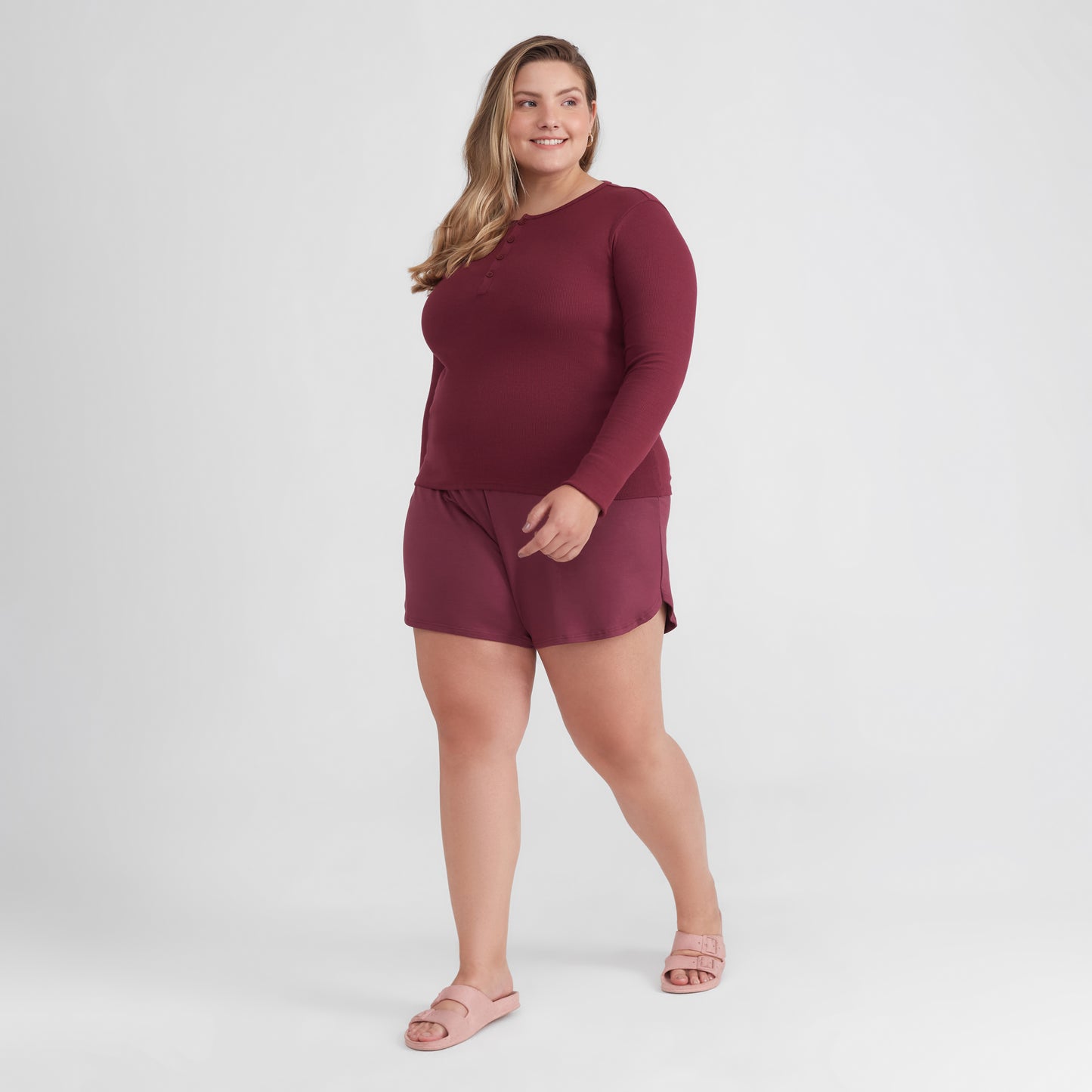 Camiseta Conforto Ml Gola C Plus Feminina - Vermelho Vinho