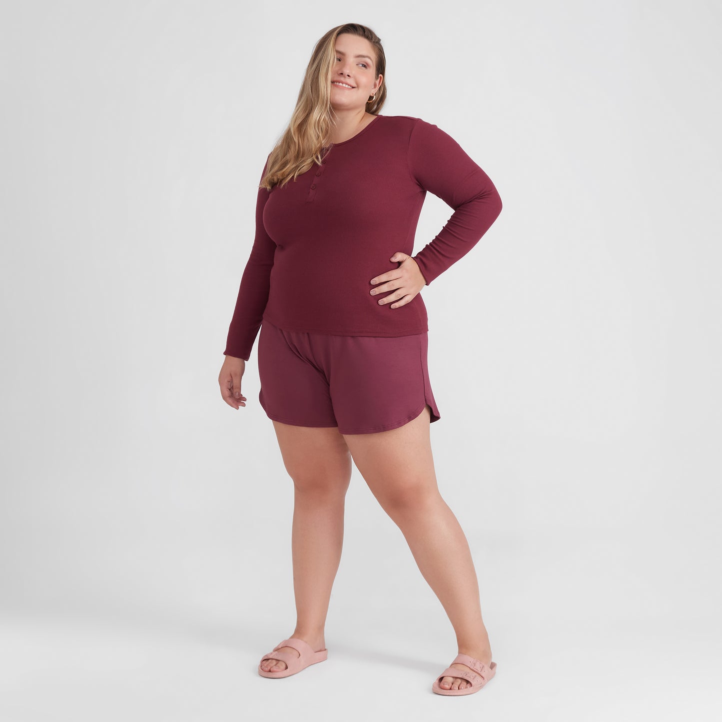 Camiseta Conforto Ml Gola C Plus Feminina - Vermelho Vinho
