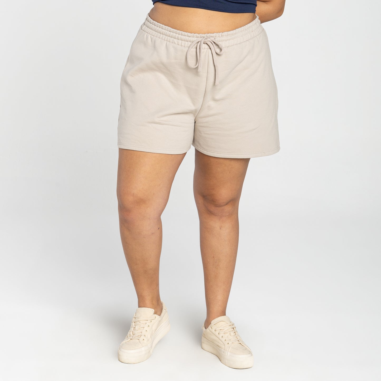 Shorts Moletom Tech Impermeável Plus Feminino - Bege Aveia