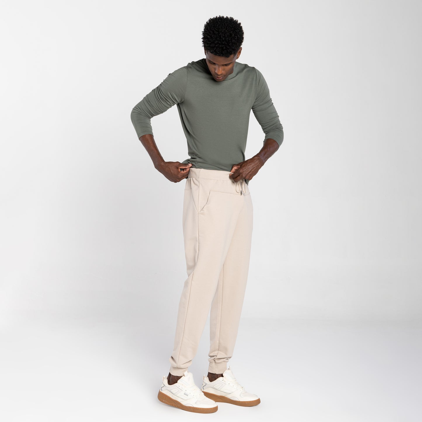 Calça Jogger Moletom Tech Impermeável Recorte Costas - Bege Aveia