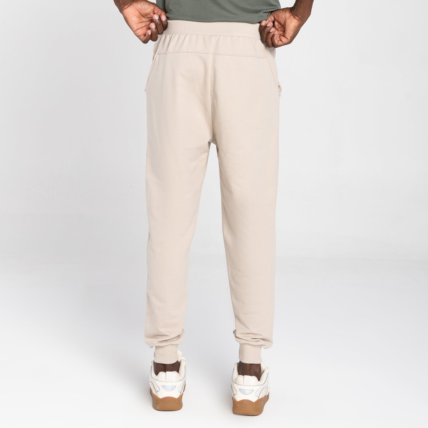 Calça Jogger Moletom Tech Impermeável Recorte Costas - Bege Aveia