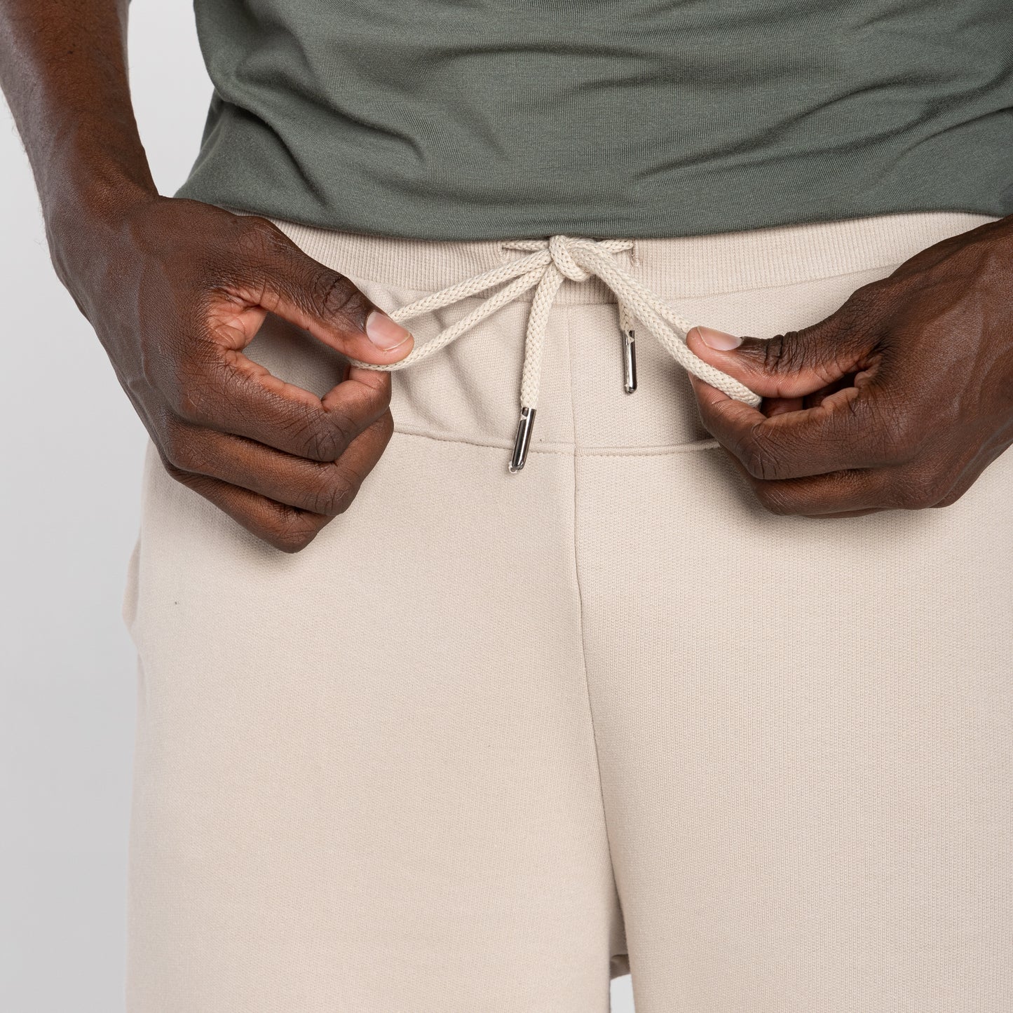 Calça Jogger Moletom Tech Impermeável Recorte Costas - Bege Aveia