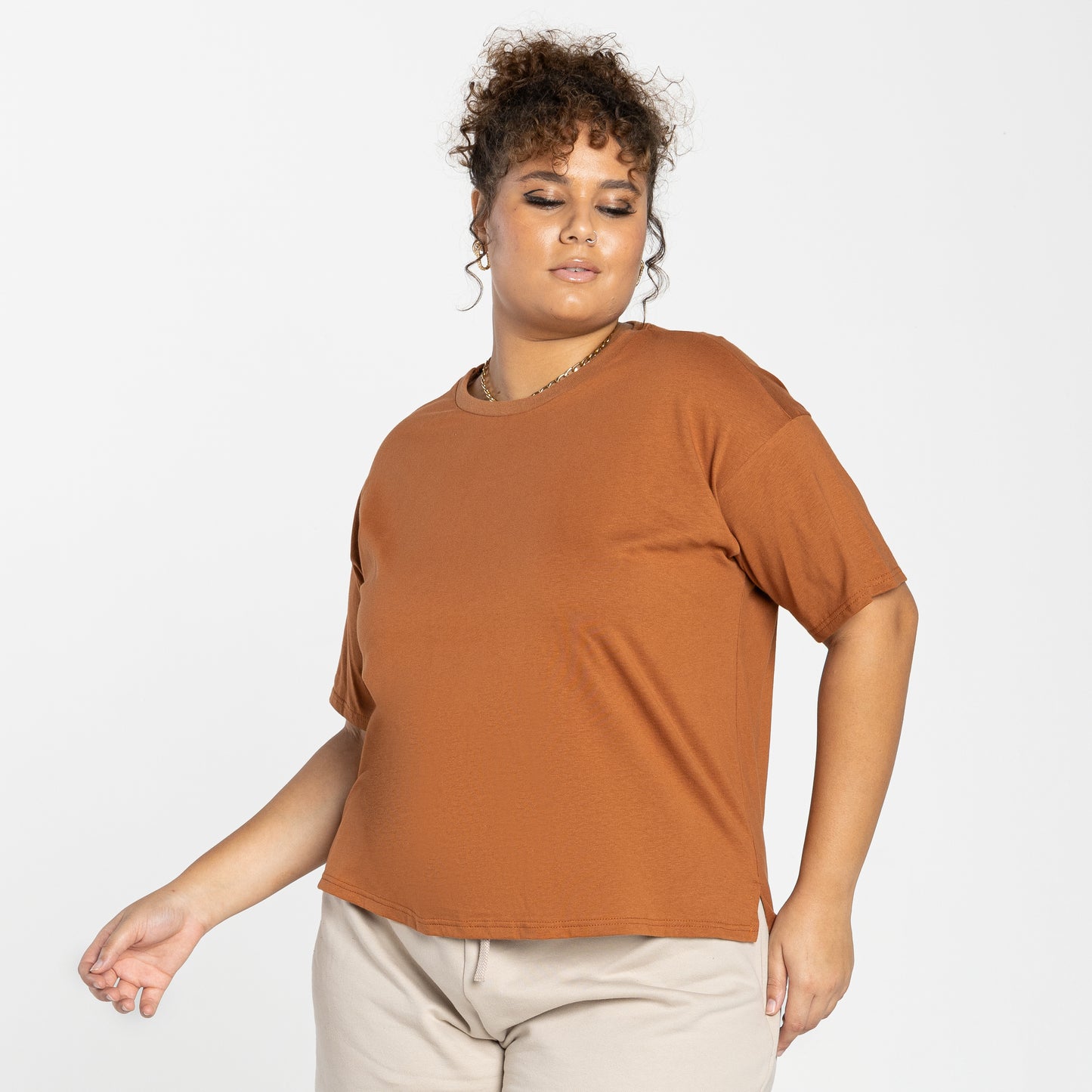 Tech T-Shirt Anti Odor Boxy Plus Feminina - Marrom Canela