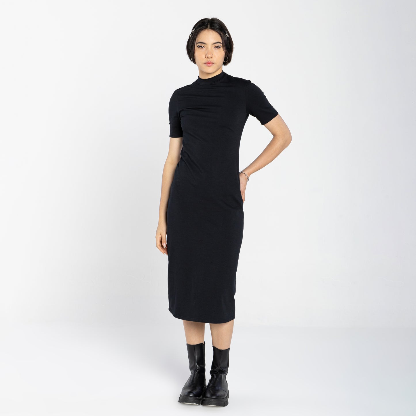 Vestido Comfort Gola Alta Midi - Preto