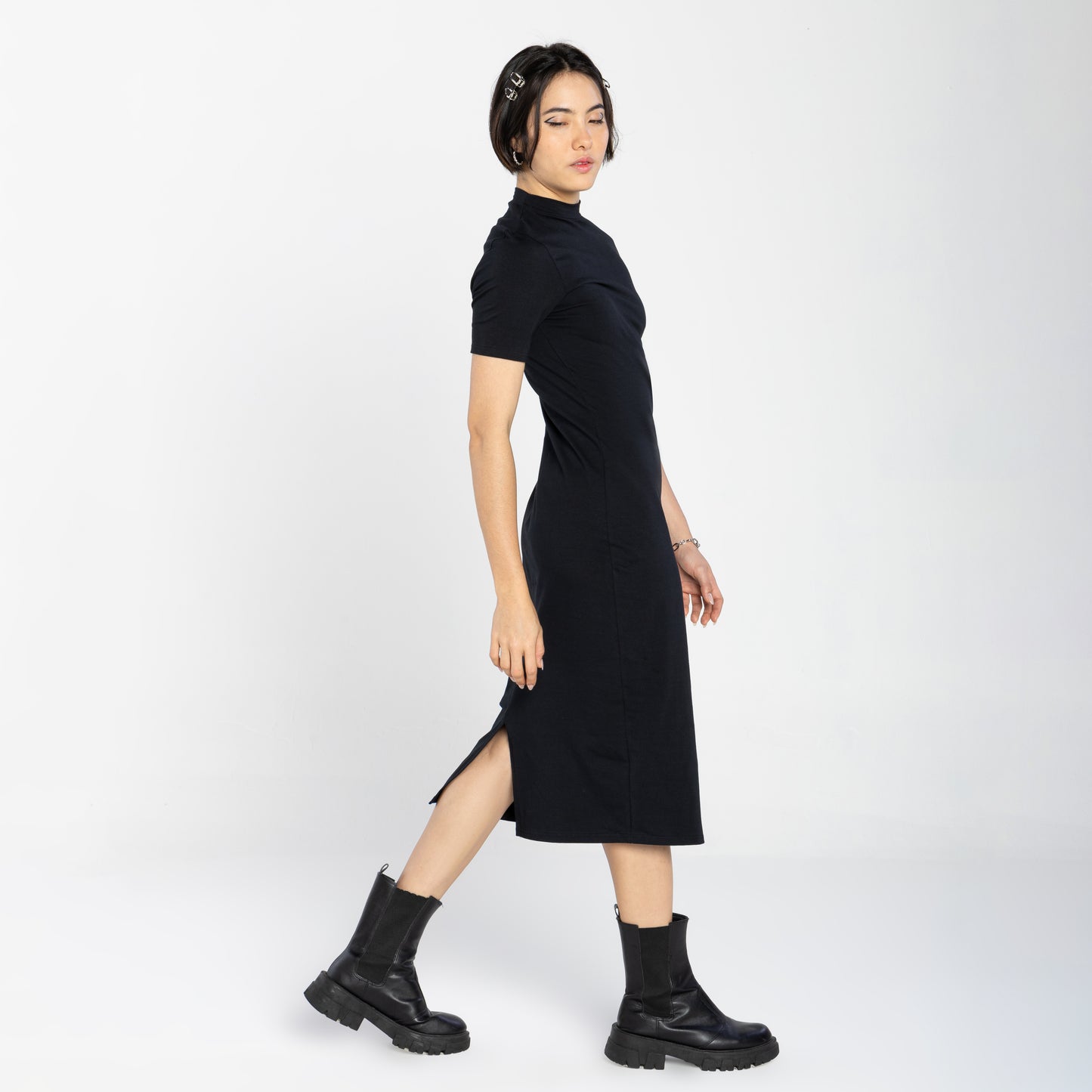 Vestido Comfort Gola Alta Midi - Preto
