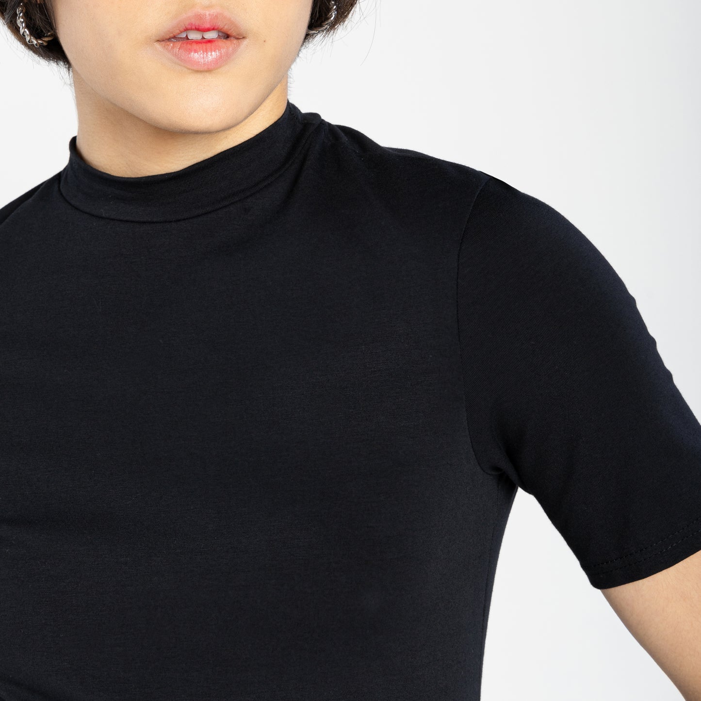 Vestido Comfort Gola Alta Midi - Preto
