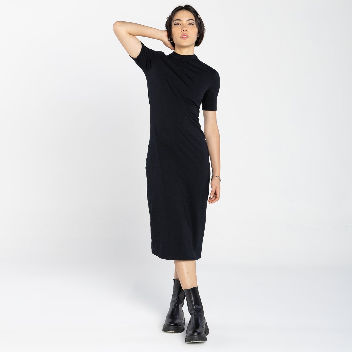 Vestido Comfort Gola Alta Midi - Preto