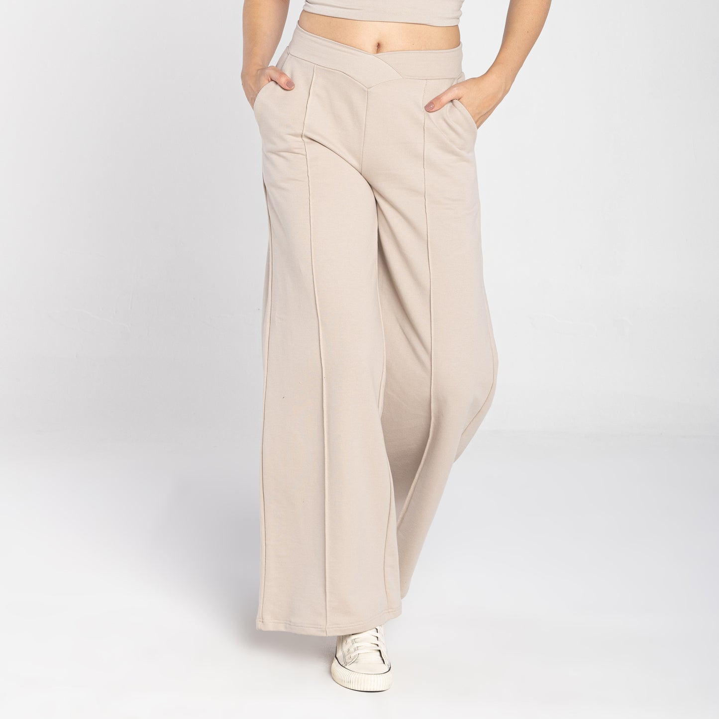 Calça Wide Moletom Tech Impermeável Cós Transpassado - Bege Aveia
