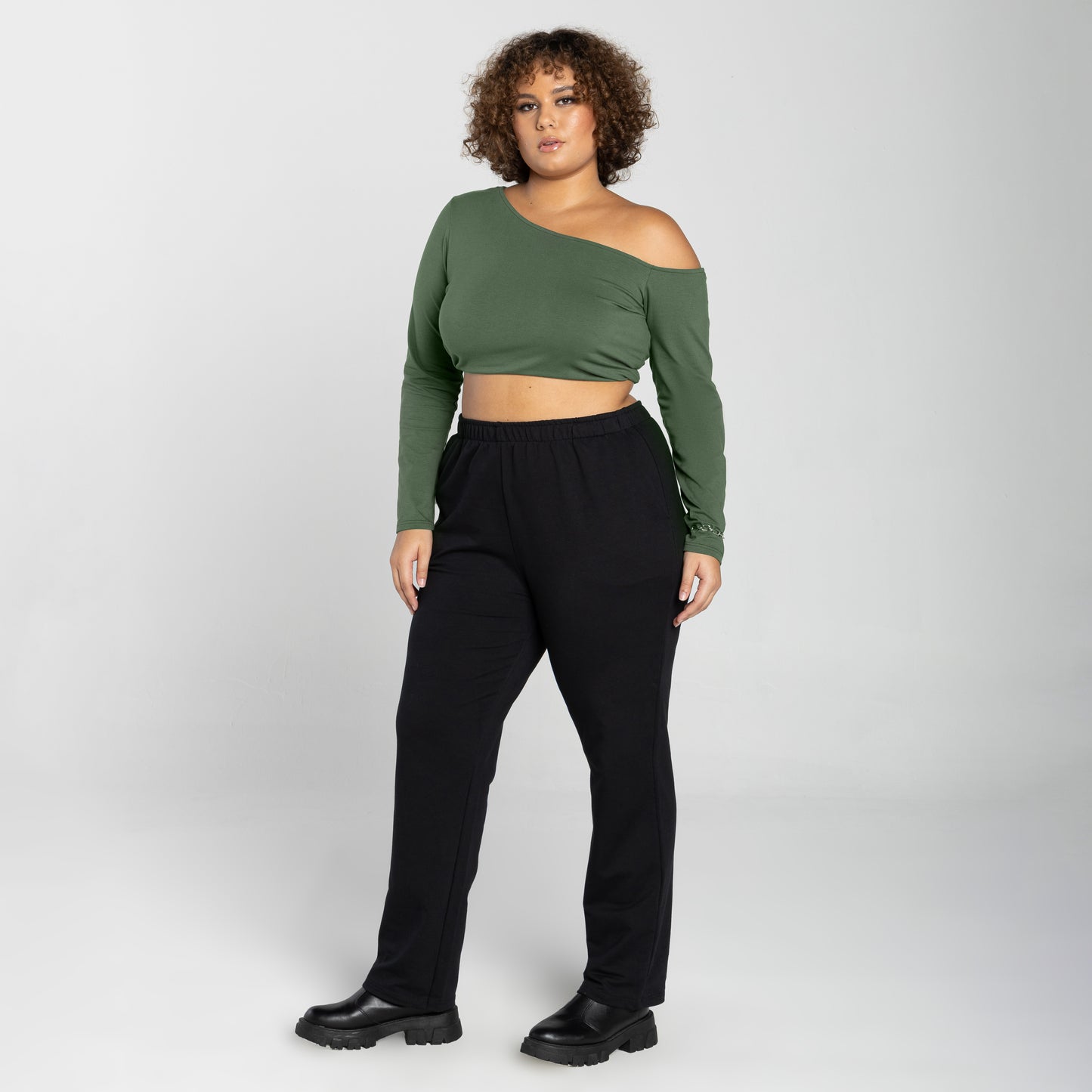 Calça Reta Comfort Tech Impermeável Plus Feminina - Preto