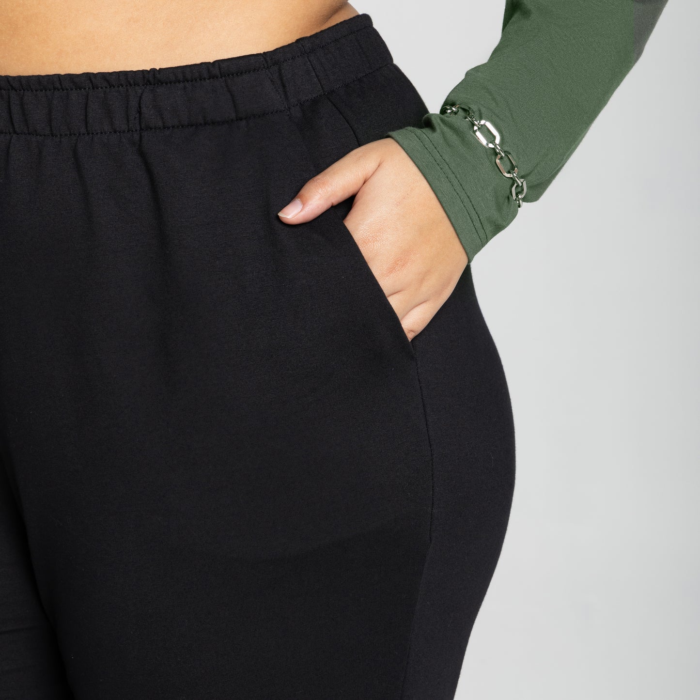Calça Reta Comfort Tech Impermeável Plus Feminina - Preto