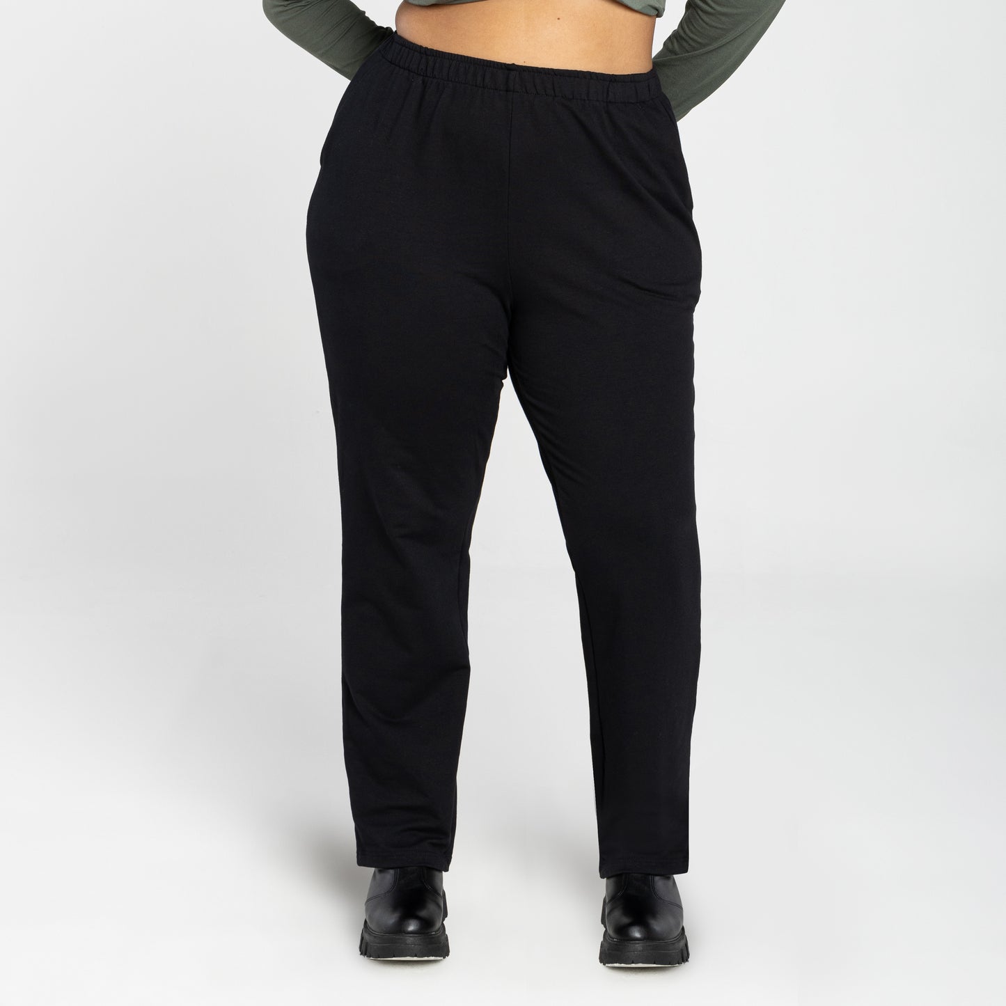 Calça Reta Comfort Tech Impermeável Plus Feminina - Preto