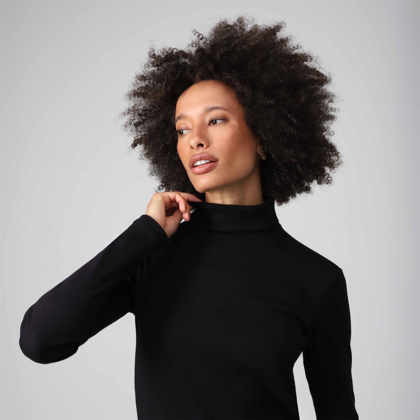 Vestido Midi Canelado Algodão Gola Rolê - Preto