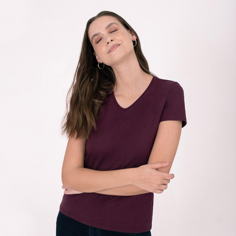 Camiseta Slim Gola V Feminina - Wine