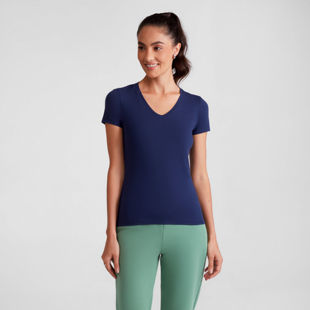 Camiseta Comfort Gola V Feminina - Azul Marinho