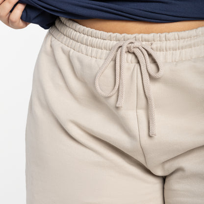 Shorts Moletom Tech Impermeável Plus Feminino - Bege Aveia