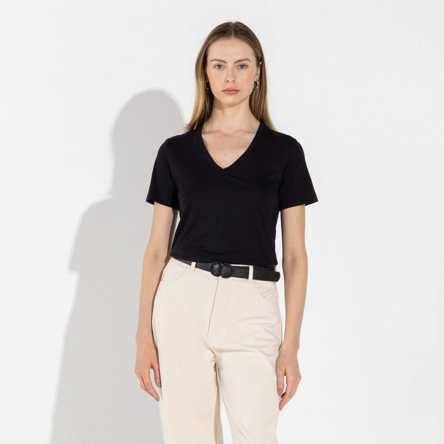 Camiseta Algodão Premium Gola V Feminina | Everyday Collection - Preto