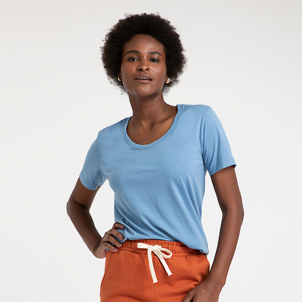 Camiseta Algodão Premium Gola U Feminina | Everyday Collection - Azul Celeste